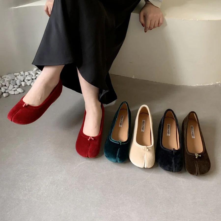 Женские балетки Таби Обувь Ниндзя Женские из микрофибры Вельветовые Удобные Балетки С разделенным пальцем Тапочки Мягкая подошва Лоферы 2025 Новая Модная Обувь М