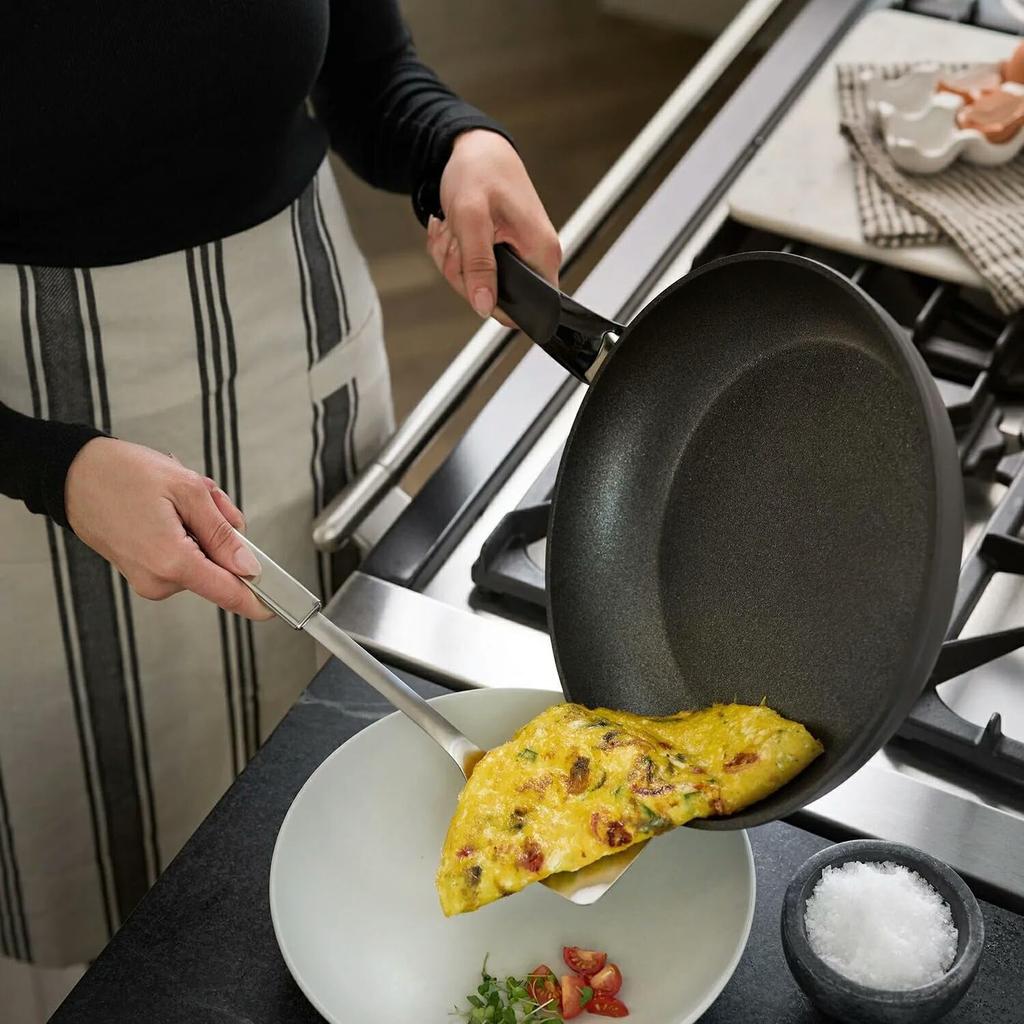 Fissler Adamant Classic 20cm Frying PFOA and PFOS Made In Germany Japanese Pan, Gas/Induction Compatible, Free, [Official Product] 157-304-20-100