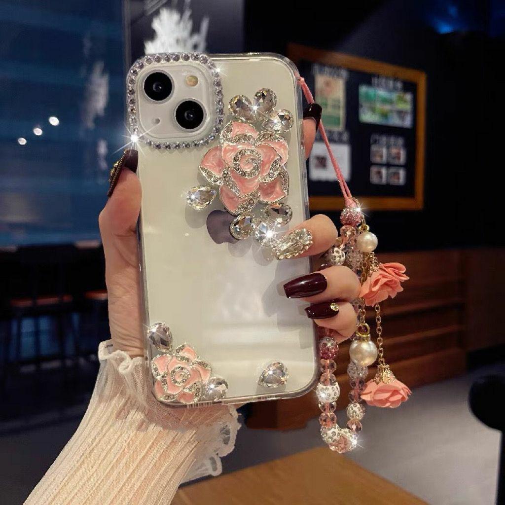 Защитный чехол для iPhone 13/14 с дизайном Diamond Camellia и браслетом для Apple 16 Pro Max