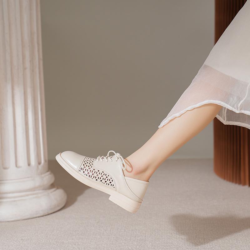 Модные женские кожаные туфли-оксфорды с квадратным носком и вырезом, дышащие, большие размеры 41-43, черно-белые, с ажурным узором, броги для женщин