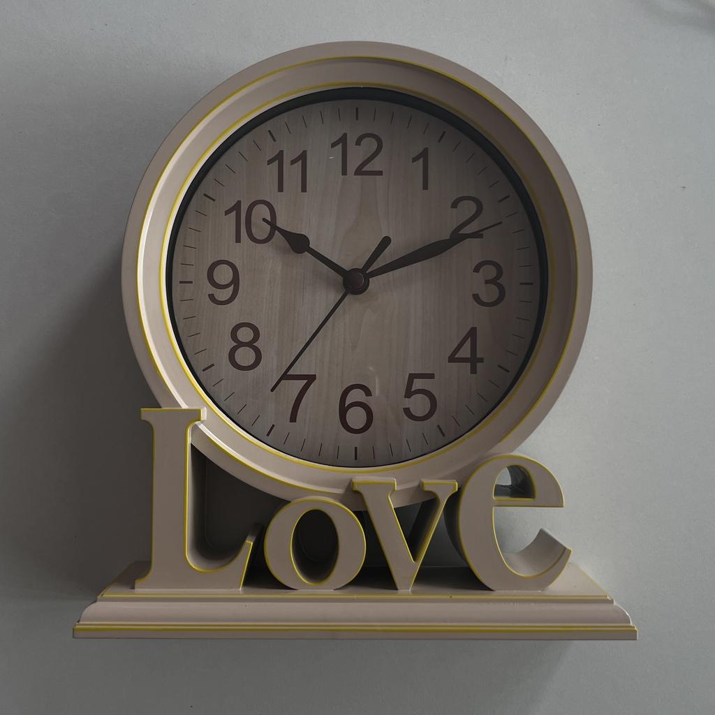 Modern Simple Design Plastic Silent Sweep Second Alarm Desk Clock love Plastic Clock with Display Quartz Motive Type