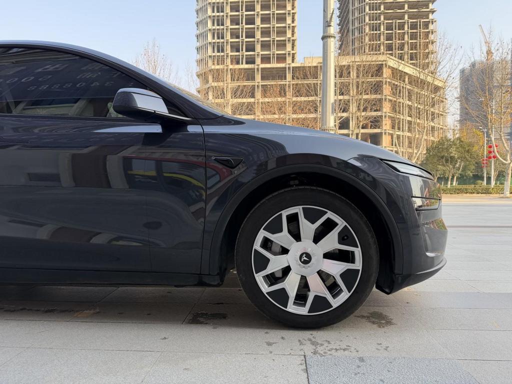 Tesla Model Y 19" Wheel Cover Accessory (Full Edge)