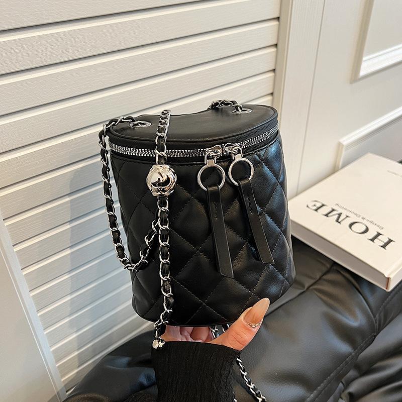 Chain Bag Women's Shoulder Messenger Bag New Fashion Three-dimensional Versatile Bucket Bag