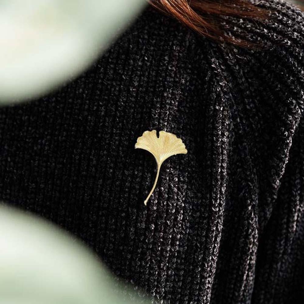 Vintage Ginkgo Leaf Brooch Elegant Metal Glossy Corsage Ornament Western-style Clothes