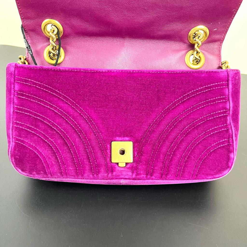 [Pre-Owned] GG Marmont Vintage Logo Quilted Velvet Shoulder Bag Small - Very Good #N9DQQ1