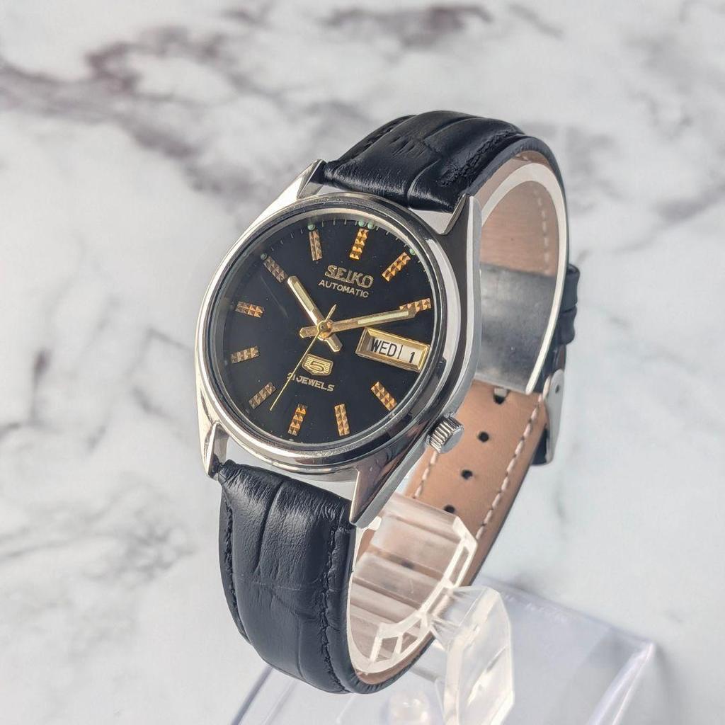 Б/у Рабочий предмет SEIKO Seiko 5 автоматический подзавод винтаж 90-х черный циферблат резанный индекс золотая стрелка кожаный ремешок