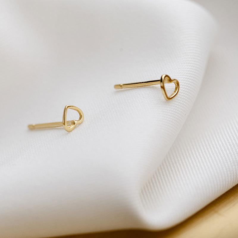 Temperament Women Red Love Asymmetric Drip Glaze Earrings Small Stud for Girfriend Fashion Jewelry Wedding Party Gift