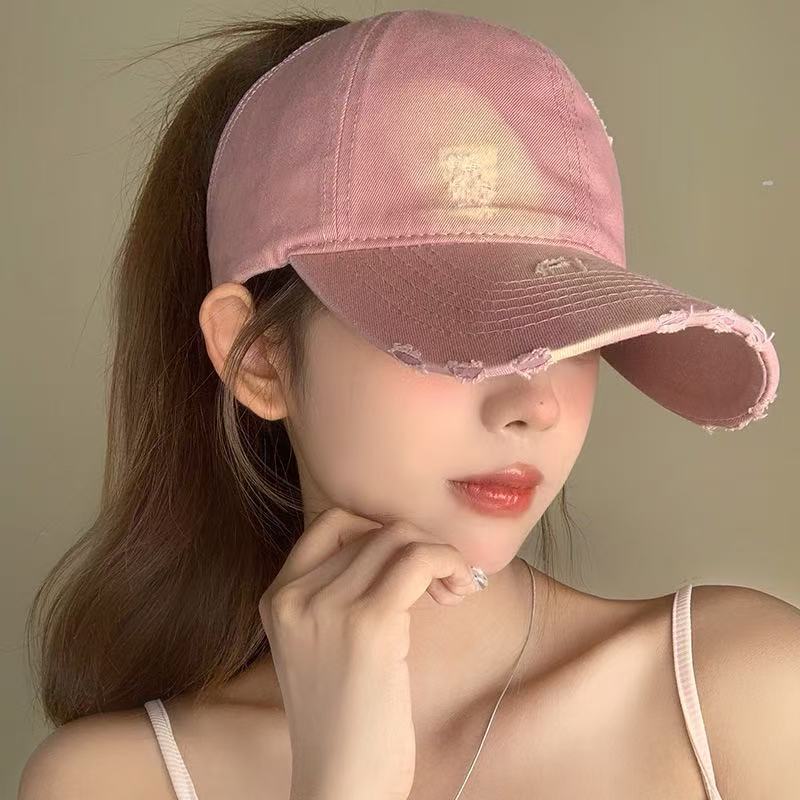 Classic Cotton Baseball Cap With Adjustable Fit For Sun Protection And Wind Resistance