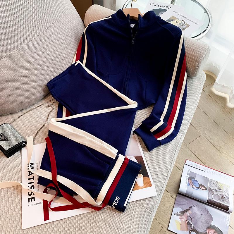 Женский бархатный спортивный костюм осень/зима: Европейский дизайн: короткий свитер, куртка и повседневный комплект из двух предметов