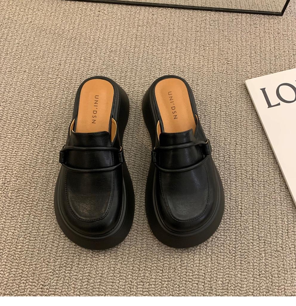 Одна нога на ленивых мокасинах, новые тапочки-мешки на толстой подошве 2025 года, женщины носят классные тапочки летом