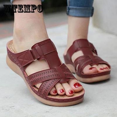 Летние женские сандалии на танкетке, премиальные сандалии с открытым носком, винтажные нескользящие мягкие тапочки из искусственной кожи, мужские повседневные тапочки с мягкой подошвой большого размера