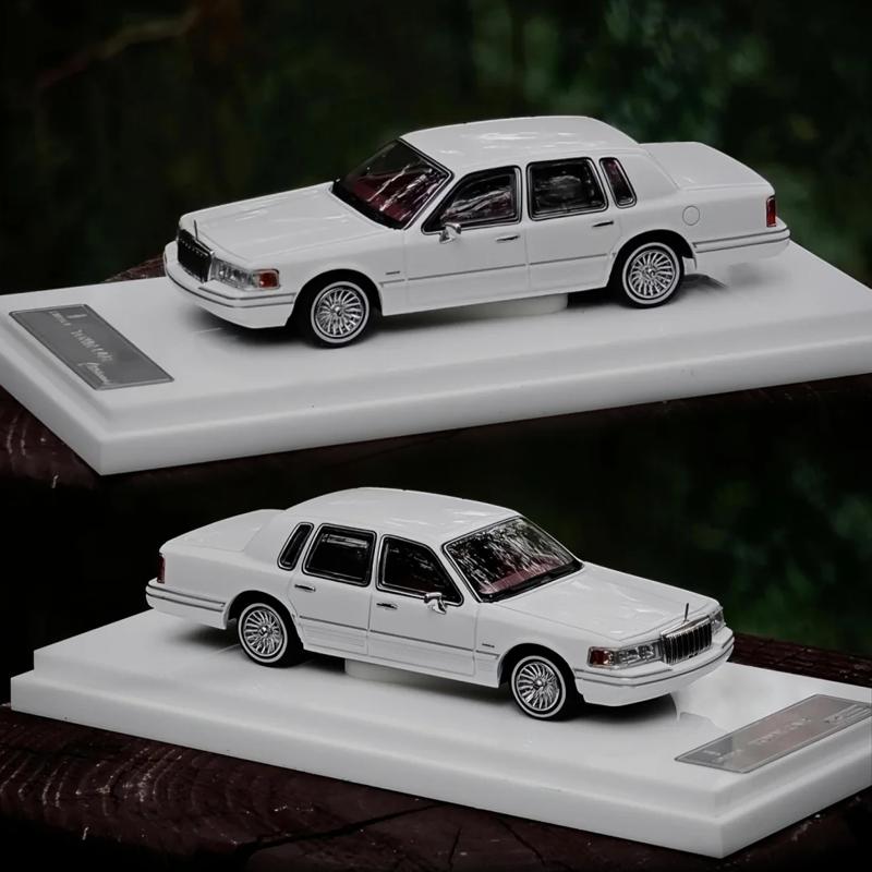 Mk 1:64 Lincoln Town Car Apa-opo Hec Limited Edition Simulation Alloy Small-scale Diecast Model Custom Toys Decorative Gifts