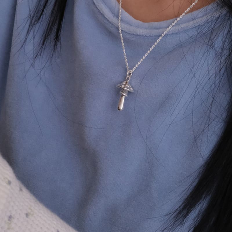 reinheart Magic mushroom necklace