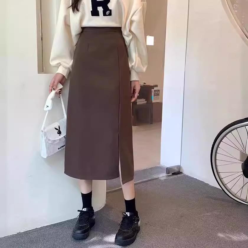 Женская черная юбка с высокой талией и разрезом средней длины - весна 2024 года, корейский дизайн А-силуэта