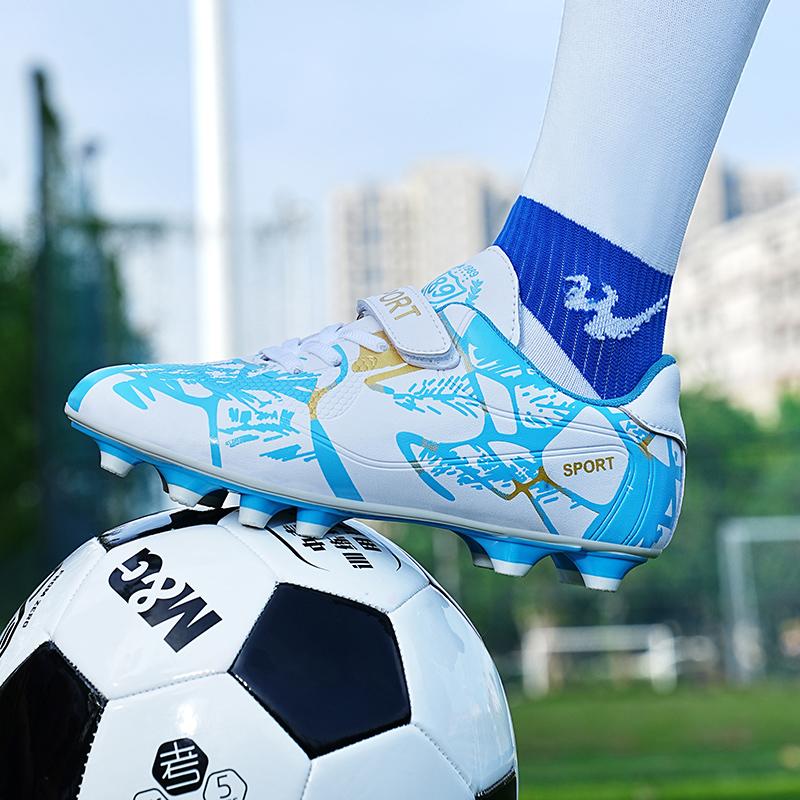 Детские красочные спортивные футбольные бутсы с противоскользящими длинными шипами TF и волшебной липучкой