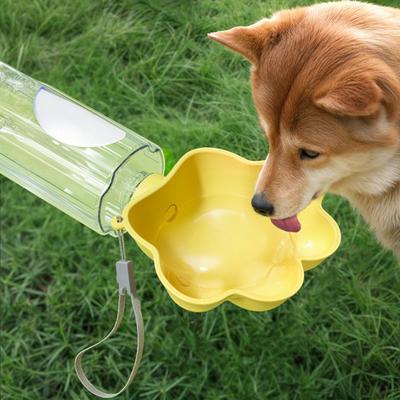 Миска для воды для собак, пластиковый диспенсер для питья в форме лапки питомца, прикрепляемый к бутылкам с водой для путешествий на открытом воздухе, походных принадлежностей
