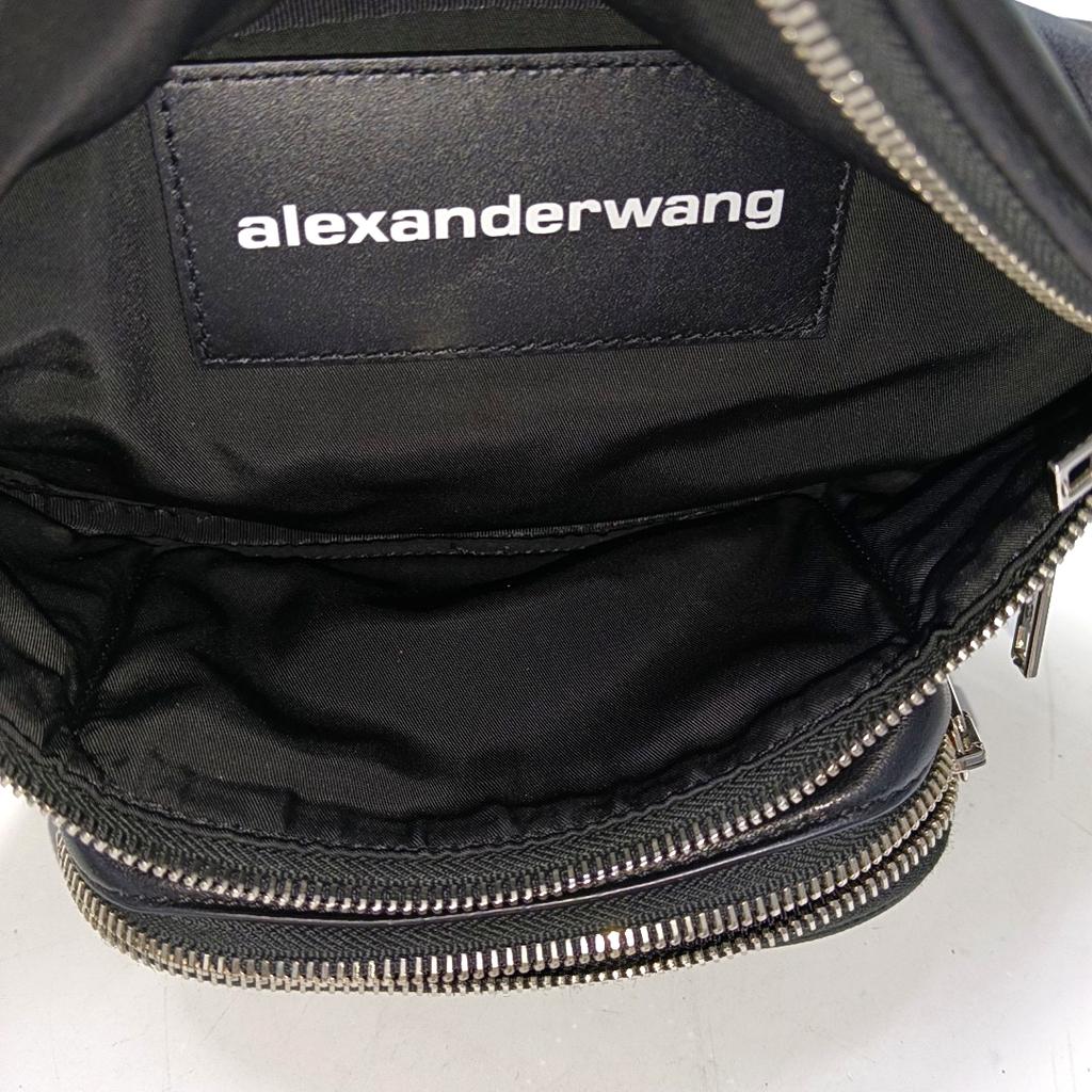 [Pre-Owned] Black Leather Medium Waist Bag - Very Good #1N84LN0