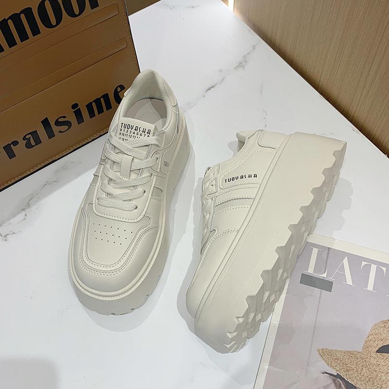 Белые туфли на платформе, женские новые универсальные спортивные туфли с увеличивающей рост стелькой, женские весенние туфли