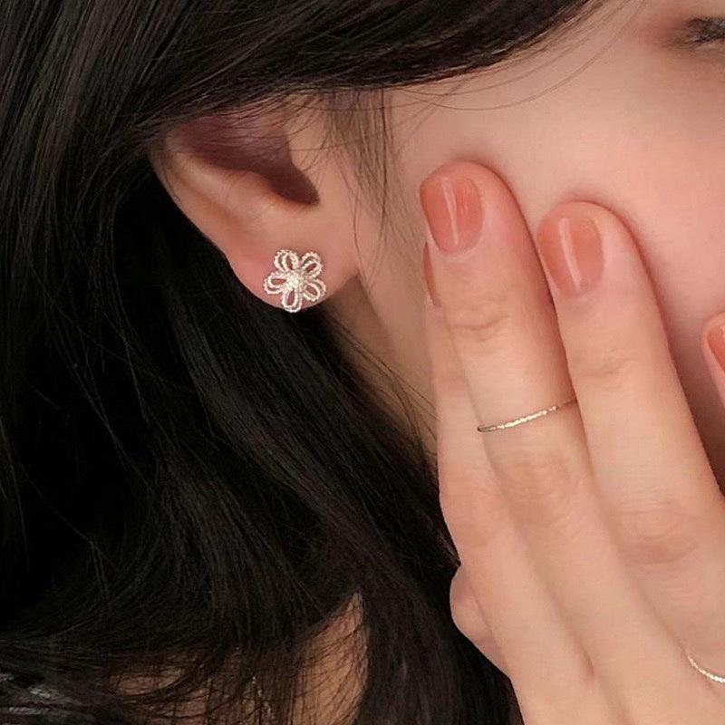 Маленькие и изысканные серьги-гвоздики в виде пустых цветов, женский минималистичный дизайн, милые и симпатичные, изысканные и элегантные, универсальные серьги, серьги.