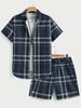 Модный летний пляжный мужской костюм черно-белой расцветки, состоящий из двух предметов: повседневная рубашка с коротким рукавом и гавайские шорты. Мужская одежда. Костюм.