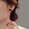 Серебряные корейские серьги с черным агатом для женщин - простые, элегантные, универсальные, небольшие эффектные украшения