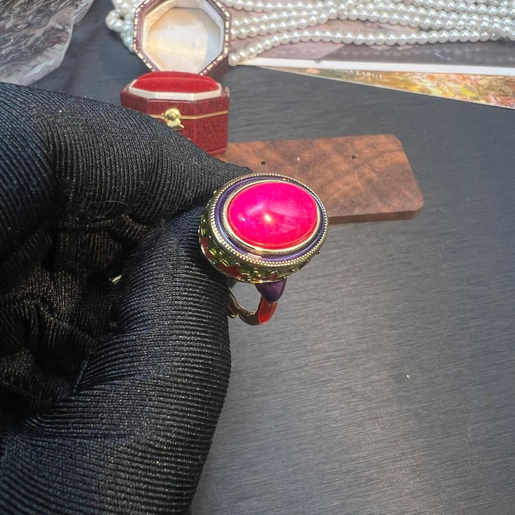 Элегантное китайское кольцо клуазоне с халцедоном и тигровым глазом в ретро-придворном стиле