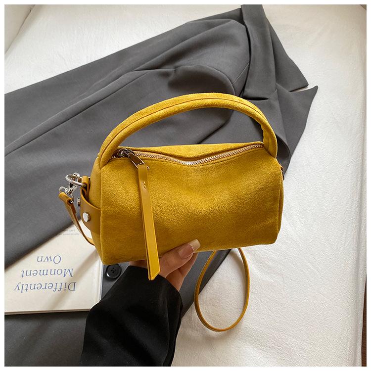 2025 New Retro Matte Handheld Pillow Bag Niche Casual Armpit Bag Temperament Commuter Shoulder Crossbody Bag for Women
