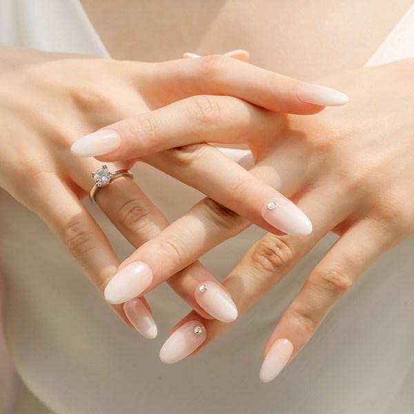 Muse Mark Reusable Nail Tips White Shimmer Almond, Silver, 1 Set