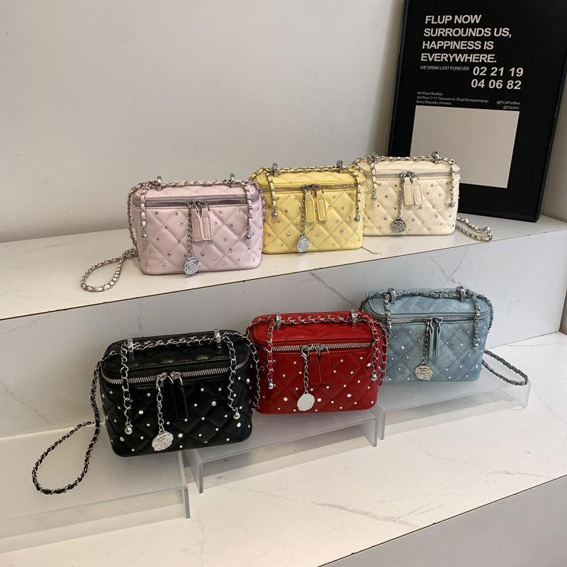 Korean Version of Fashionable Xiaoxiangfeng Diamond Chain Bag Women's Bag 2025 New Simple Small Square Bag Versatile Messenger Box Bag