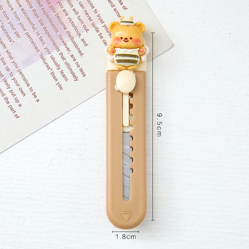 Bear Art Knife - Cute Cartoon Student Office Paper Cutter (Portable and Compact)