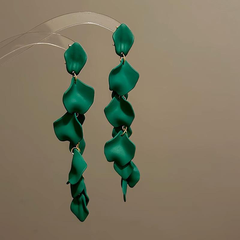 Длинные стальные серьги в форме лепестков роз: Шикарный, стройнящий дизайн с европейским и американским колоритом