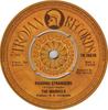 7-дюймовая пластинка MARVELS - Passing Strangers / Pick Yourself U TR7937 Trojan Records 1974 Великобритания Регги, Ска и Даб Б/У