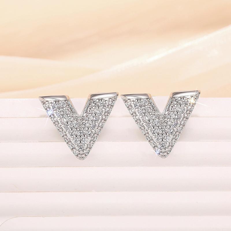 Huitan V Shaped Stud Earrings New Fashion Ear Piercing Accessories for Women Bling Bling Cubic Zirconia Statement Female JewelryGood product