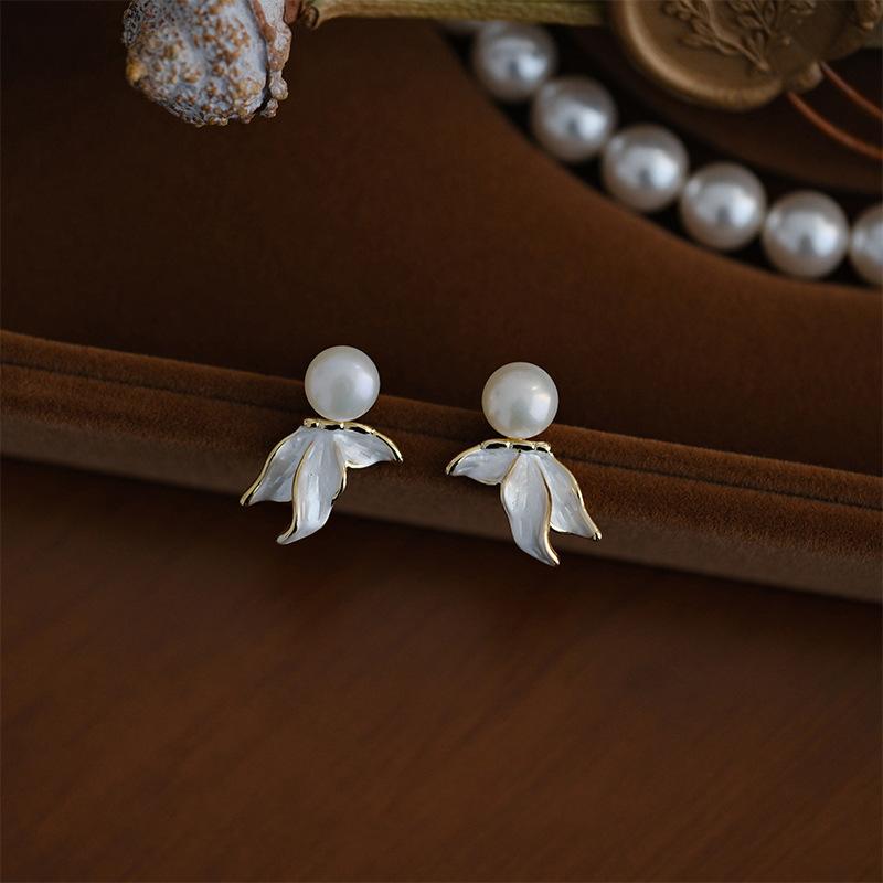 Oil Drop Fishtail Petal Pearl Stud Earrings Light Luxury High-end French Temperament Earrings Niche Design Earrings