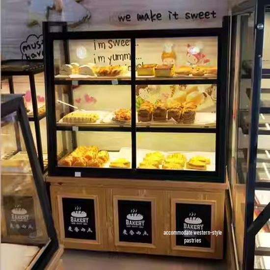 В наличии кондитерская витрина: Остров из массива дерева и кованого железа с ящиками для хлеба, выпечки и жареных продуктов