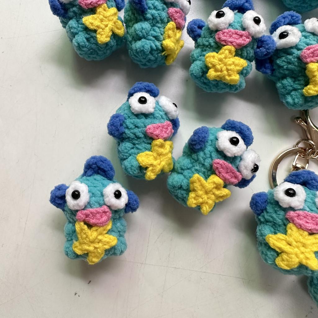 Ручная работа 3,5 см Милые вязаные мини-крючком Уродливые рыбные украшения Форма ленивца Вязаные крючком ниточные подвески Сделай сам Кукольные брелки Оптом