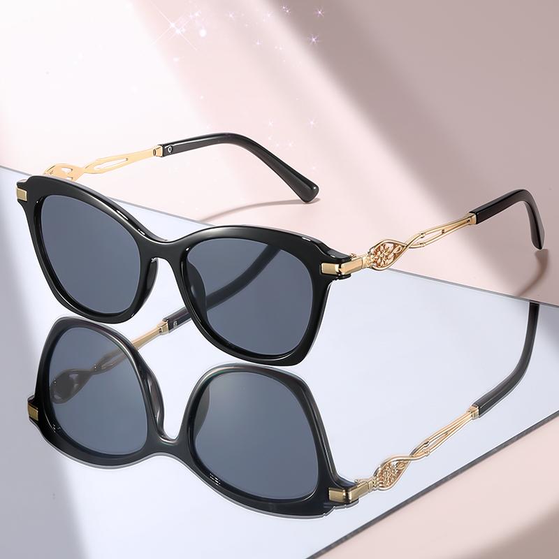 2026 Trend Vintage Cat-Eye Sunglasses: Black Frame with Decorative Gold Accents, Classic Design for Beach & Fashion Outfits
