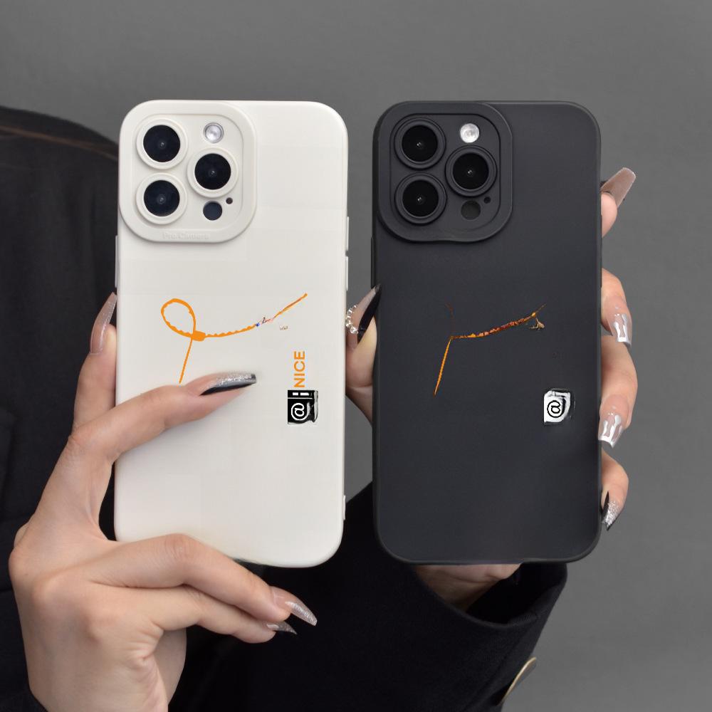 Защитный чехол для Apple iPhone 15 с полной защитой линз, износостойким и устойчивым к падениям дизайном.