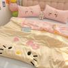 Летний комплект одеяла Hello Kitty 2026: Новый стиль, Совместим с кондиционером, Можно стирать в машине, Четырехкомпонентный для одного студента.
