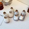 Девочки кожаные туфли 2025 новые детские туфли принцессы с жемчужным бантом девочки показ одинарные туфли мягкая подошва Мэри Джейн