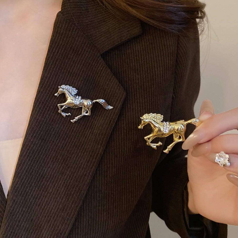 Zinc Zinc Alloy Rhinestone Metal Horse Brooch Jewelry Accessories Animal Lapel Pins  New Year Gifts