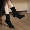 Остроносые короткие ботильоны на высоком каблуке женские 2025 осень и зима новые черные с металлической отделкой тонкий каблук эластичная замша универсальные тонкие ботинки-носки