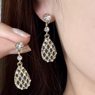 Изящные серьги-капли из блестящего металла с бриллиантами, стильный индивидуальный стиль, роскошные серьги высшего класса, модные модные серьги.