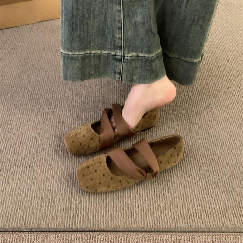 Inner height increase cm cross strap ballet single shoes women's retro autumn and winter new soft sole with skirt Mary Jane shoes