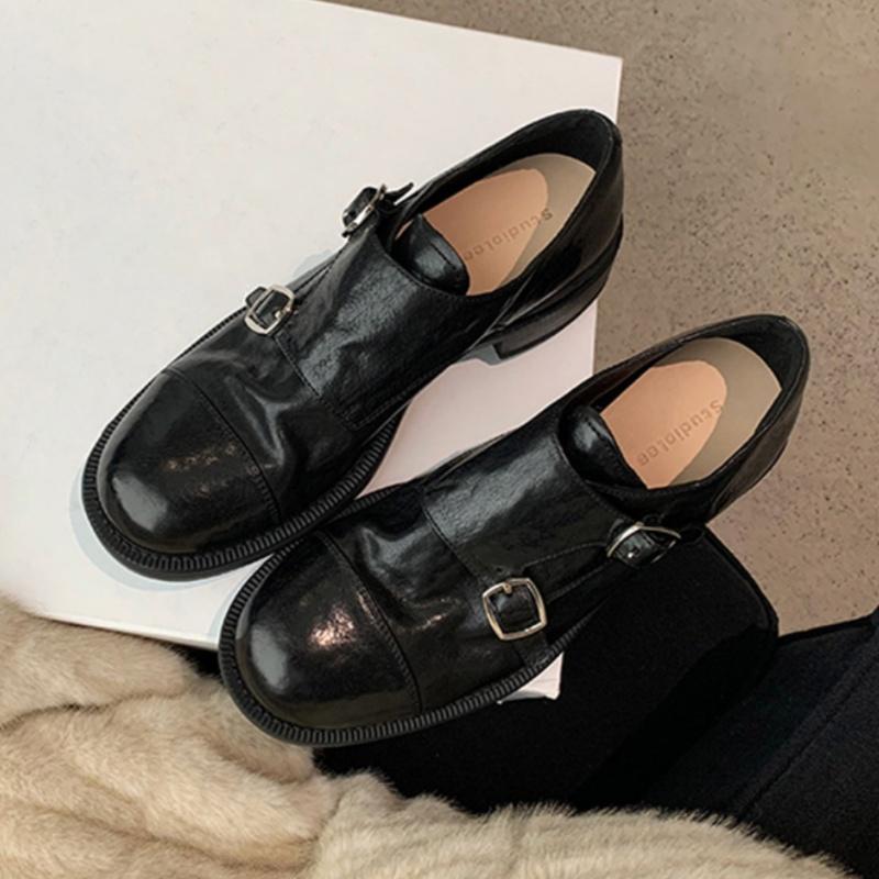 Модная женская обувь слипоны 2025 новый стиль повседневные модные балетки женская обувь повседневная трендовая кожаная металлическая пряжка удобная обувь