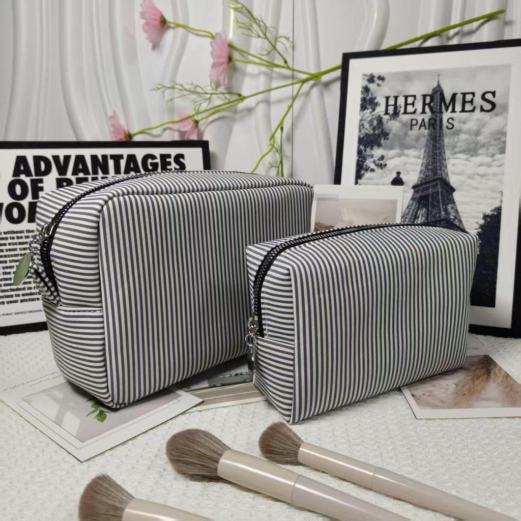 Large-Capacity Striped Makeup Bag: Indian Clutch for Convenient Travel and Outings