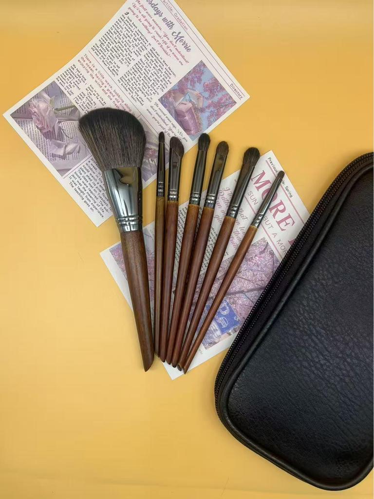 7-Piece Animal Hair Makeup Brush Set: Powder, Blush, Foundation Tools for Beginners