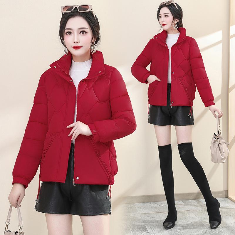 Пуховая хлопковая куртка для женщин. Зимняя одежда. Новая хлопковая куртка для маленьких мужчин. Модная легкая маленькая хлопковая куртка. Короткое и толстое пальто.