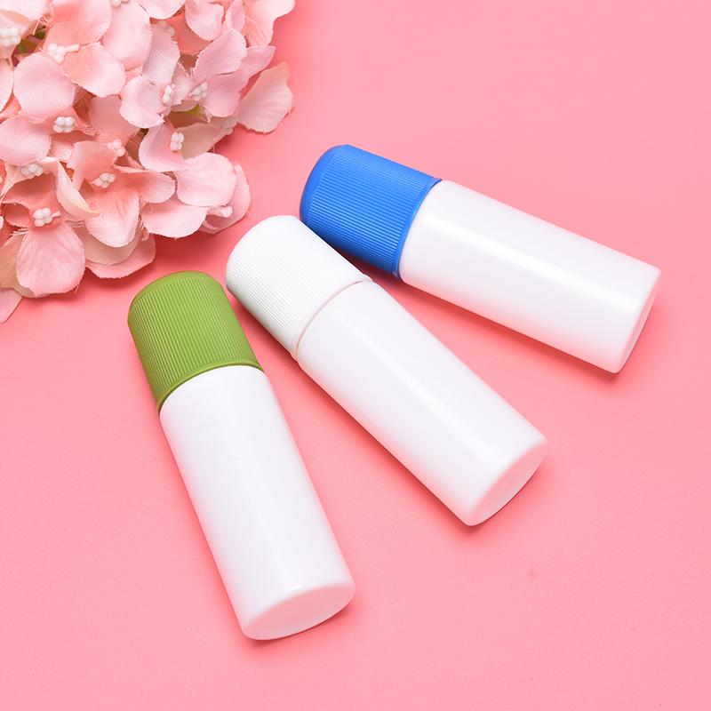 Бутылка с белой лекарственной жидкостью емкостью 30 мл с синим губчатым аппликатором