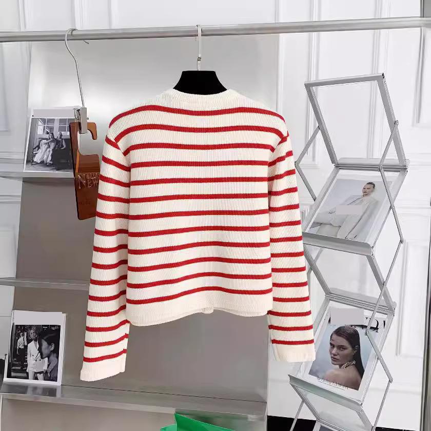 Autumn and Winter Striped Knitted Cardigan Women's Winter Single -row Metal Buckle Pocket Sweater Cardigans Short Sweater Jacket